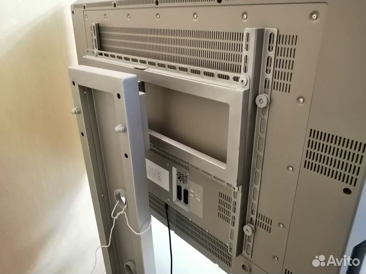 Телевизор Philips с тумбой