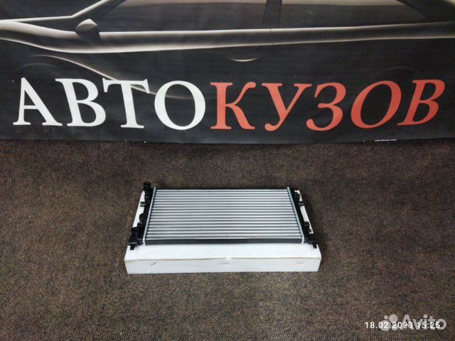 Радиатор охлаждения передний Volkswagen Polo