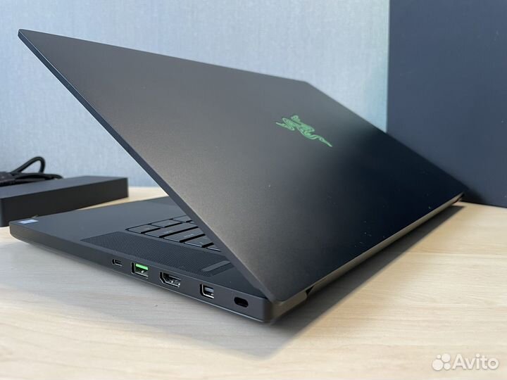 Ноутбук Razer Blade 15 / i7-9750H / RTX 2060