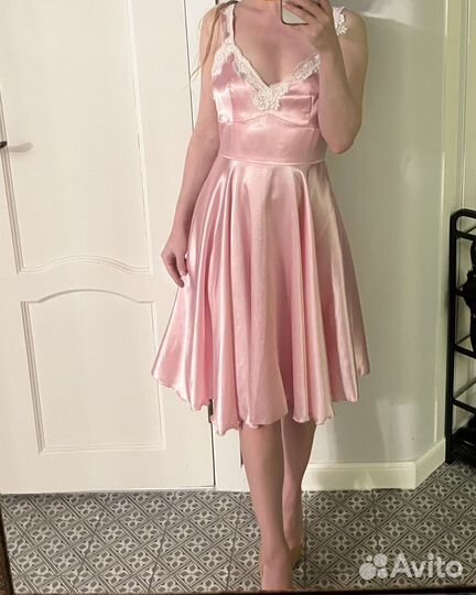 Платье атласное розовое