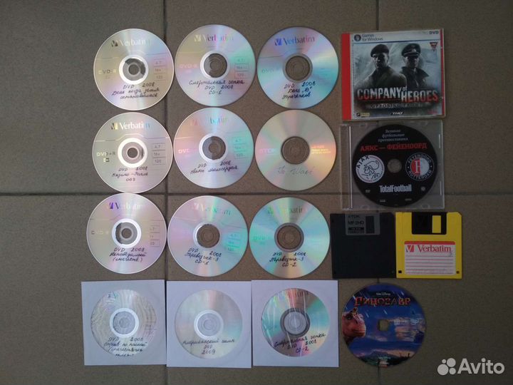CD с фильмами и дискеты пакетом