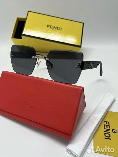 Солнцезащитные очки fendi