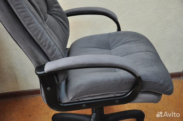Офисное кресло 