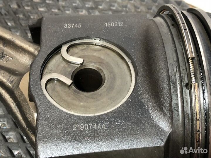 7421907444 Поршень с шатуном Renault T, Volvo FM