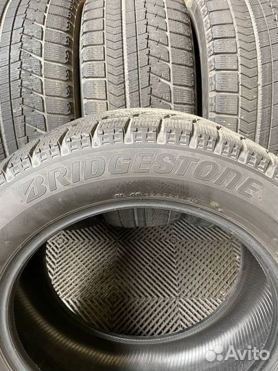 Bridgestone Blizzak VRX 235/55 R17