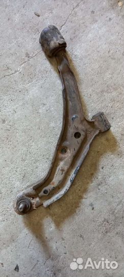 Рычаг правый Nissan Almera N15