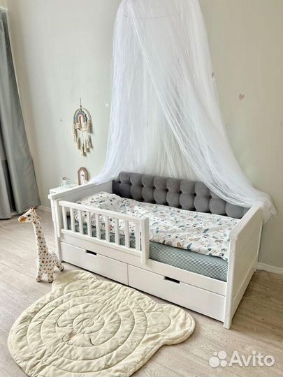 Детская кровать с выдвижными ящиками