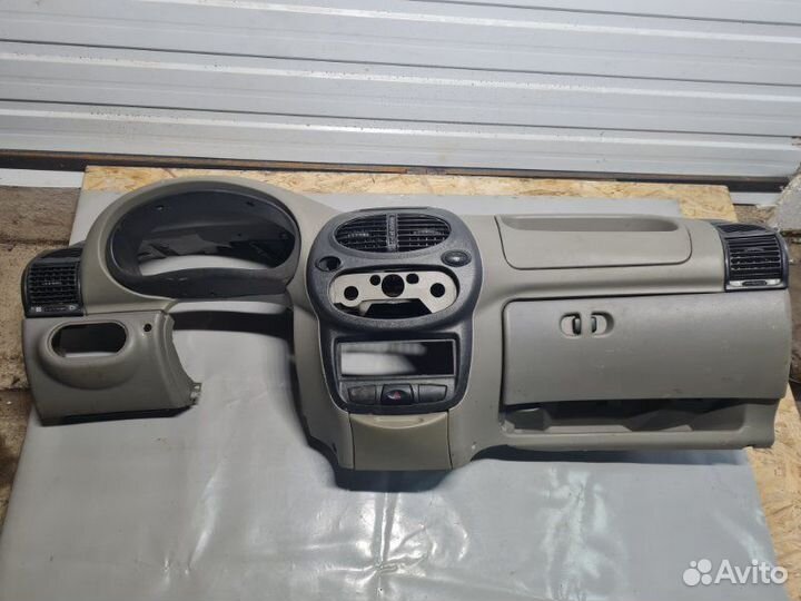 Панель торпедо Ваз Калина универсал 8 клапанный