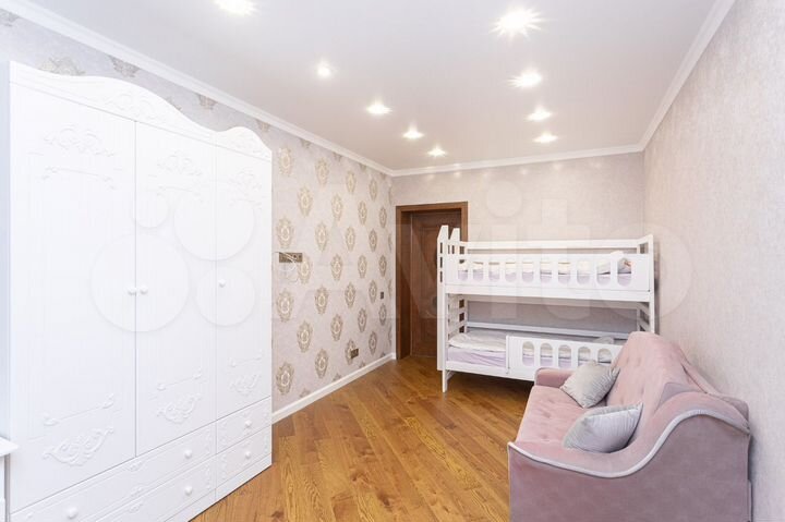 3-к. квартира, 100 м², 8/10 эт.