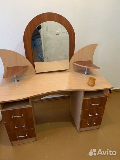 Трюмо с зеркалом