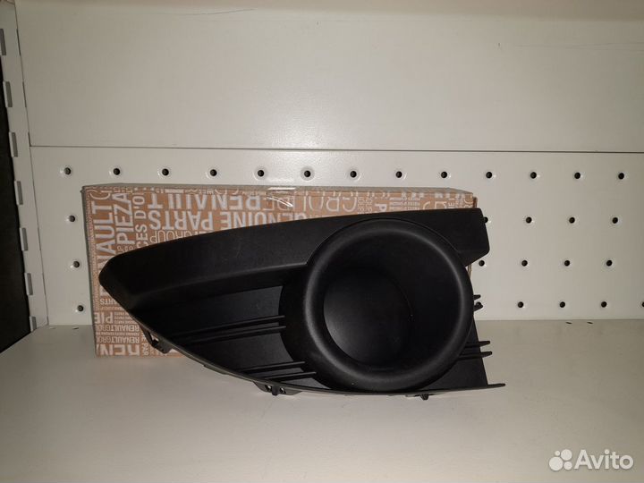 Renault Fluence Заглушка противотуманной фары