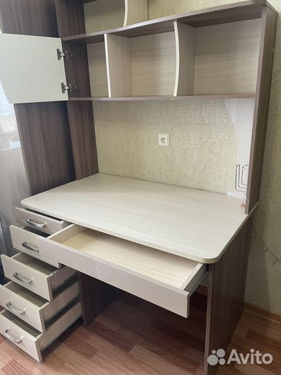 Письменный стол