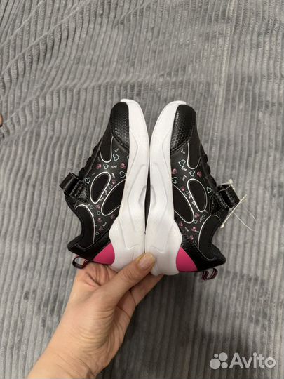 Кроссовки для девочки новые 25