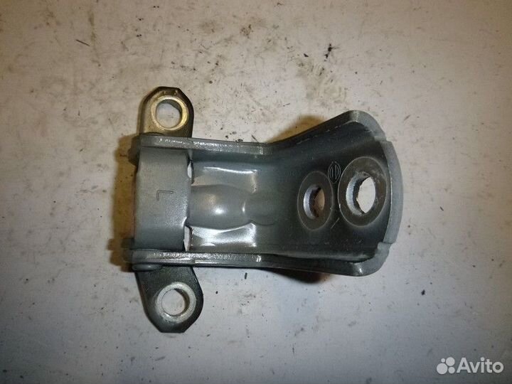 Петля двери передней правой нижняя nissan X-trail