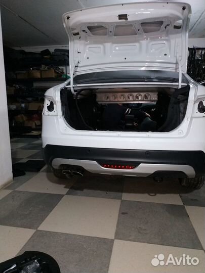 Разбор Веста Кросс с автосалона