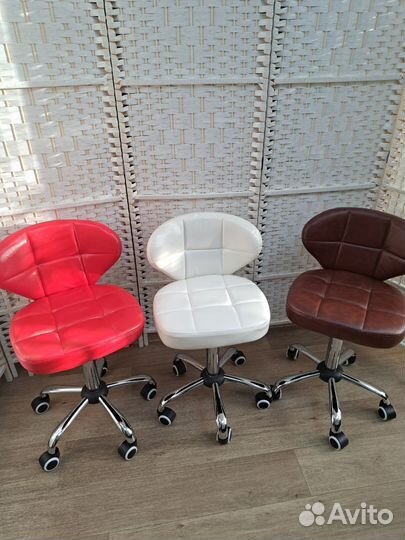 Стул на колесиках