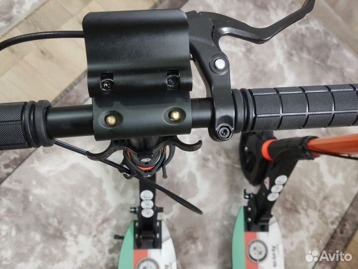 Самокат с дисковым тормозом