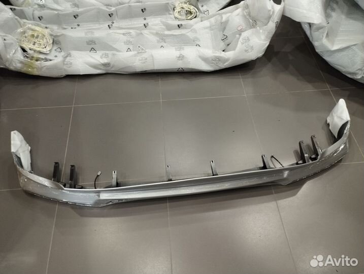 Губа передняя Toyota Land Cruiser 200 2м 12-15г Ur