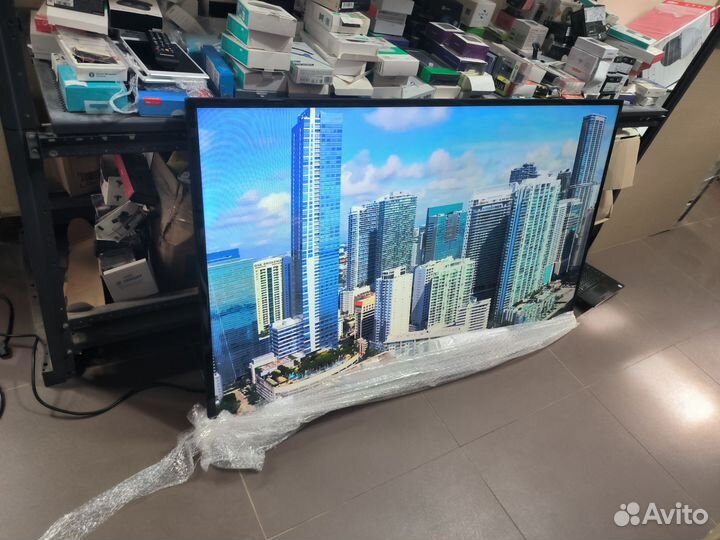 Профессиональная панель Samsung DM65E