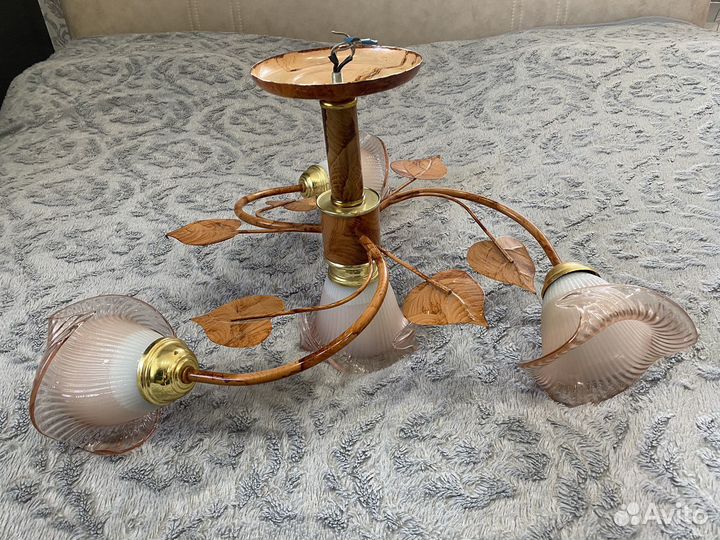 Люстра и светильник