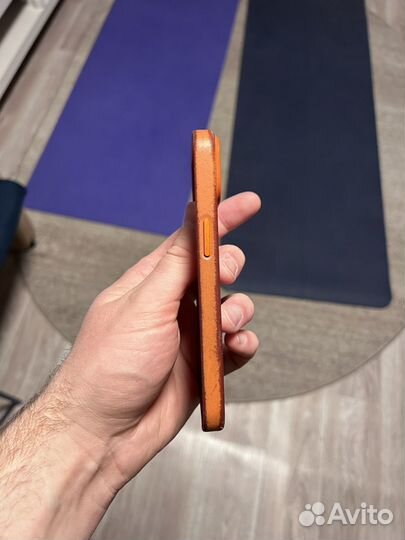 Чехол apple iPhone 14 leather orange б/у