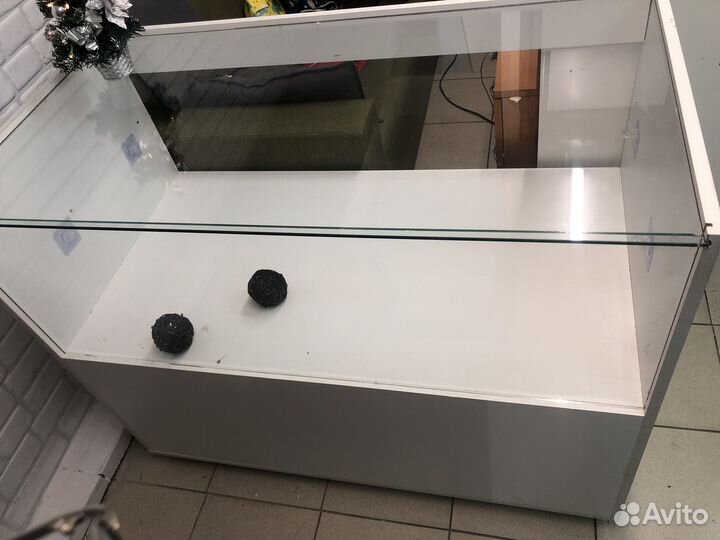 Тумба со стеклом