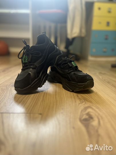 Кроссовки женские 36 размер