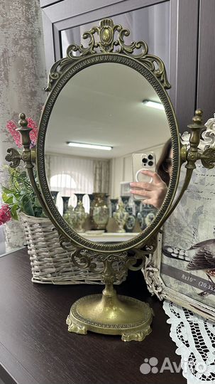 Роскошное зеркало в бронзовой оправе