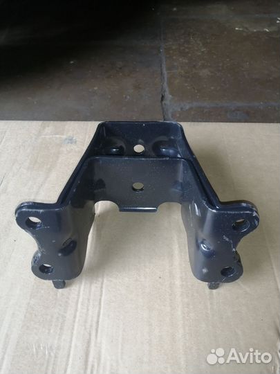 Кронштейн задней пружины Ford Transit 1371306