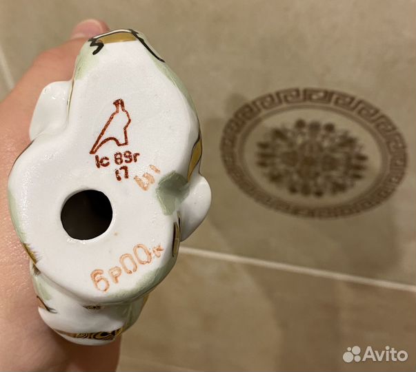 Фарфоровая статуэтка 
