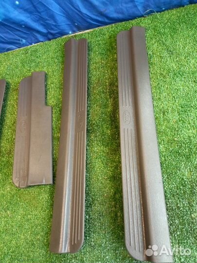 Накладка на порог салона передняя левая Kia