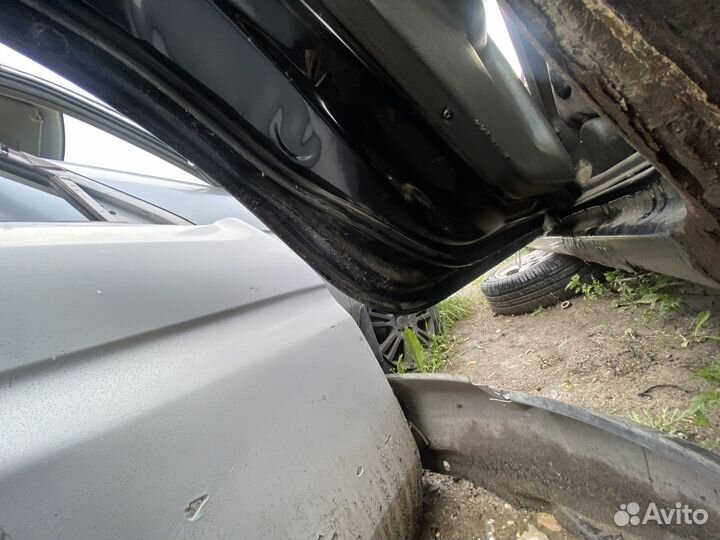 Задняя левая дверь Kia Spectra