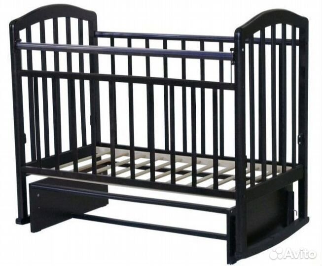 Детская кроватка с маятником и ящиком