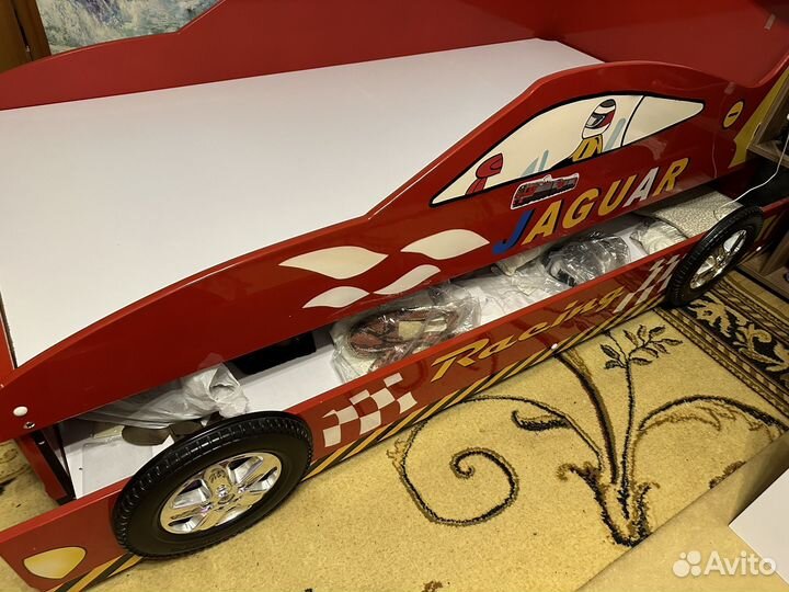 Кровать машина с допместом и матрасом