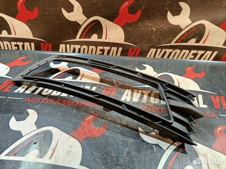 Накладка противотуманной фары передняя правая