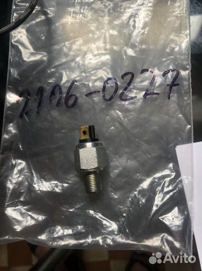 Датчик заднего тормоза