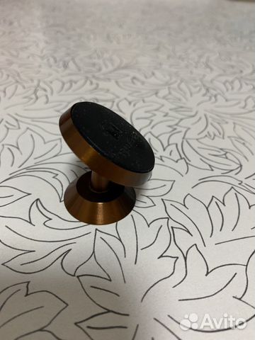 Магнитный держатель для телефона в автомобиль