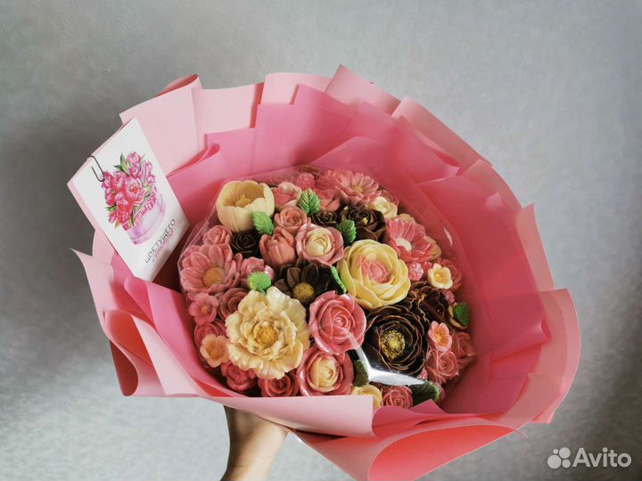 Букеты из шоколадных цветов и подарки из шоколада