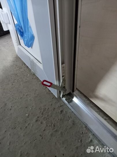 Дверь входная металопласт