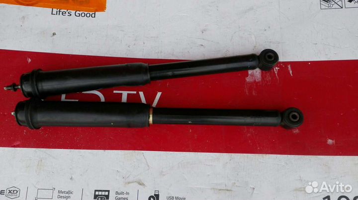 Амортизатор задний тойота витз NSP90
