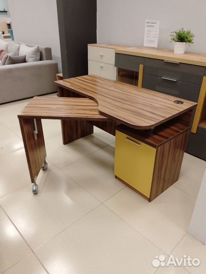 Продам стол письменный