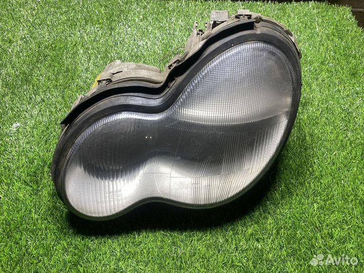 Фара левая Mercedes-Benz C-Class W203