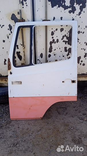 Дверь водительская мерседес 814, 817, 1317