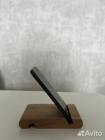 iPhone 8, 64 ГБ