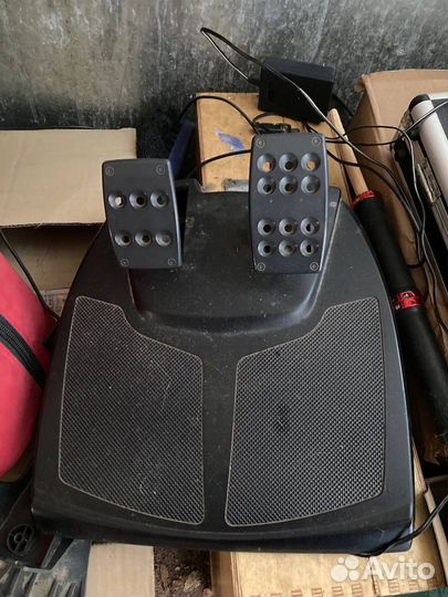 Игровой руль logitech momo