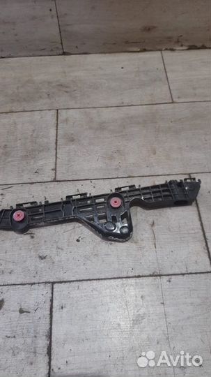 Кронштейн бампера задний правый Toyota Camry Xv 70