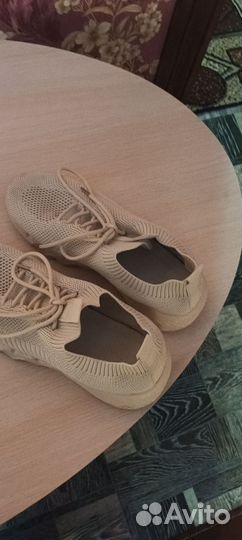 Кроссовки женские