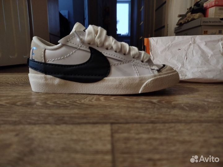 Женские кроссовки Nike Blazer Low '77 Jumbo