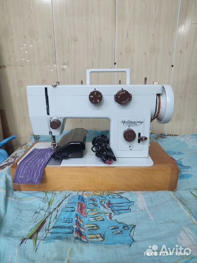 Швейная машина Чайка 143