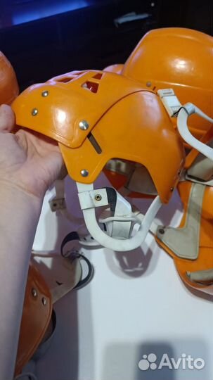 Хоккейские шлемы